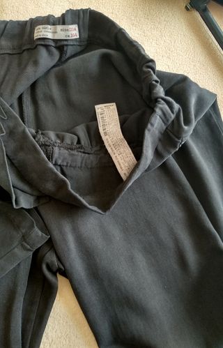 Pantalón negro de Zara 