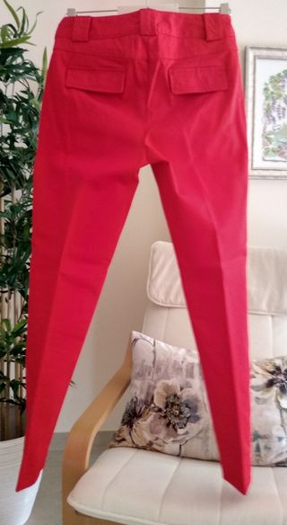 Pantalón rojo de Zara 