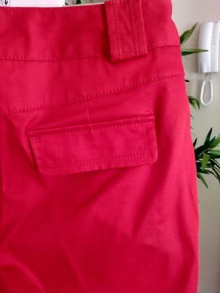 Pantalón rojo de Zara 