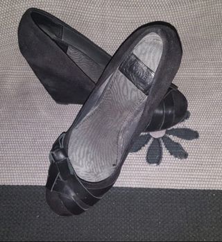 Zapatos negros de cuña
