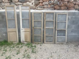 Cristaleras antiguas de madera maciza y vidrio