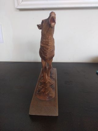 Escultura de ciervo