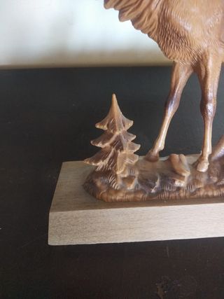 Escultura de ciervo