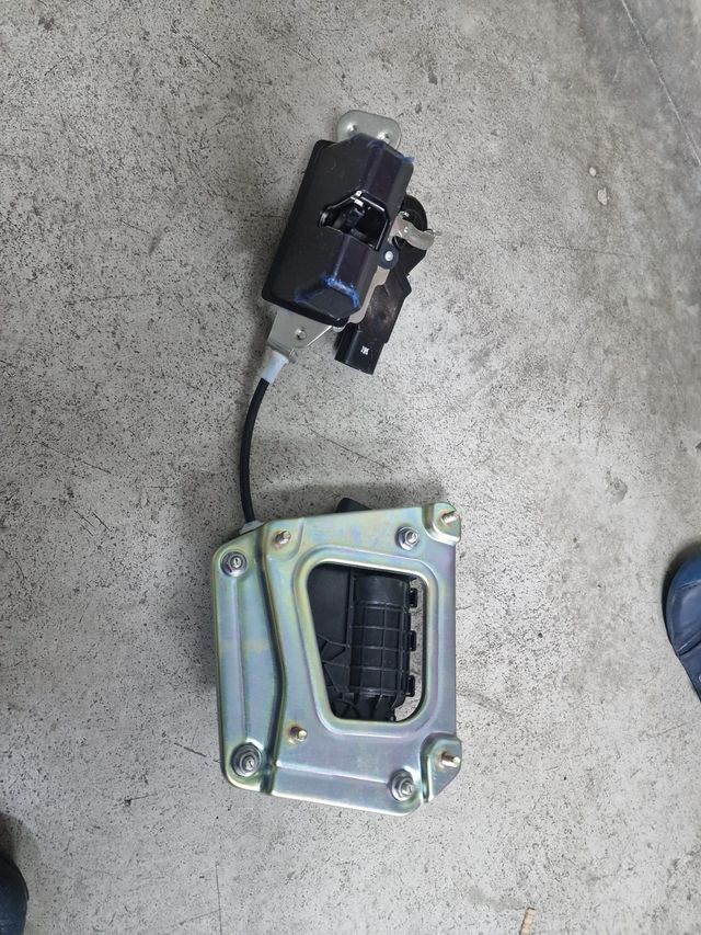 Cerradura maletero portón eléctrico Hyundai i40