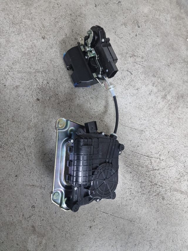 Cerradura maletero portón eléctrico Hyundai i40