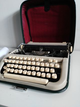 🛠️ Maquina de escribir portátil antigua 🛠️