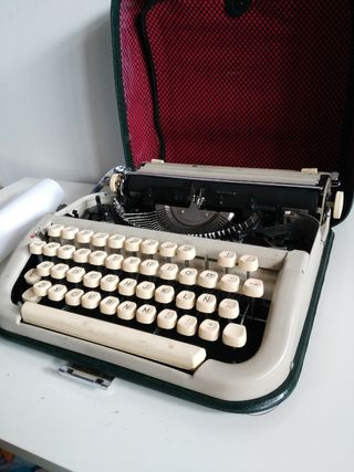 🛠️ Maquina de escribir portátil antigua 🛠️