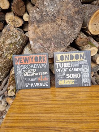 lote de 2 cuadros. 25 cm x 25 cm.