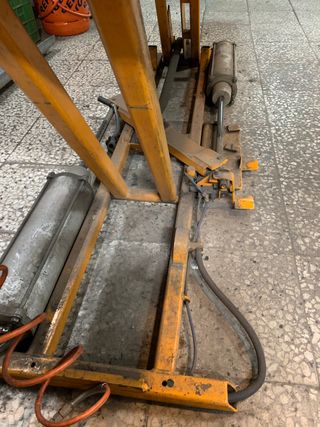 Elevador neumático de motos de dos botellas 