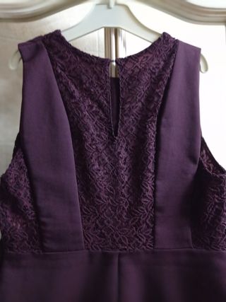 Vestido cóctel burdeos de Zara