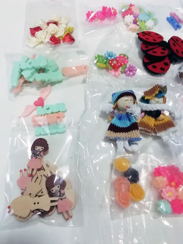 ✂️ Apliques de resina, acrílico, fieltro etc.