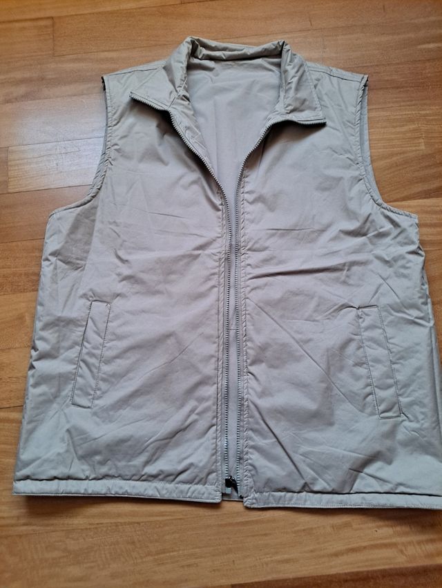 Chaleco. Reversible. Con bolsillos. Nuevo
