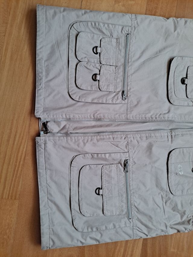 Chaleco. Reversible. Con bolsillos. Nuevo