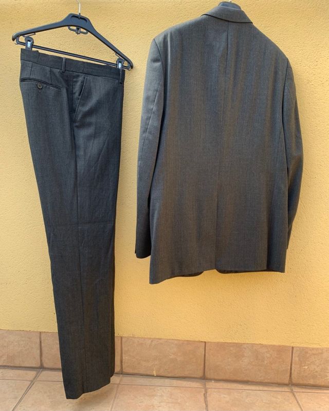 Traje ZARA gris oscuro T54 (44 aprox)