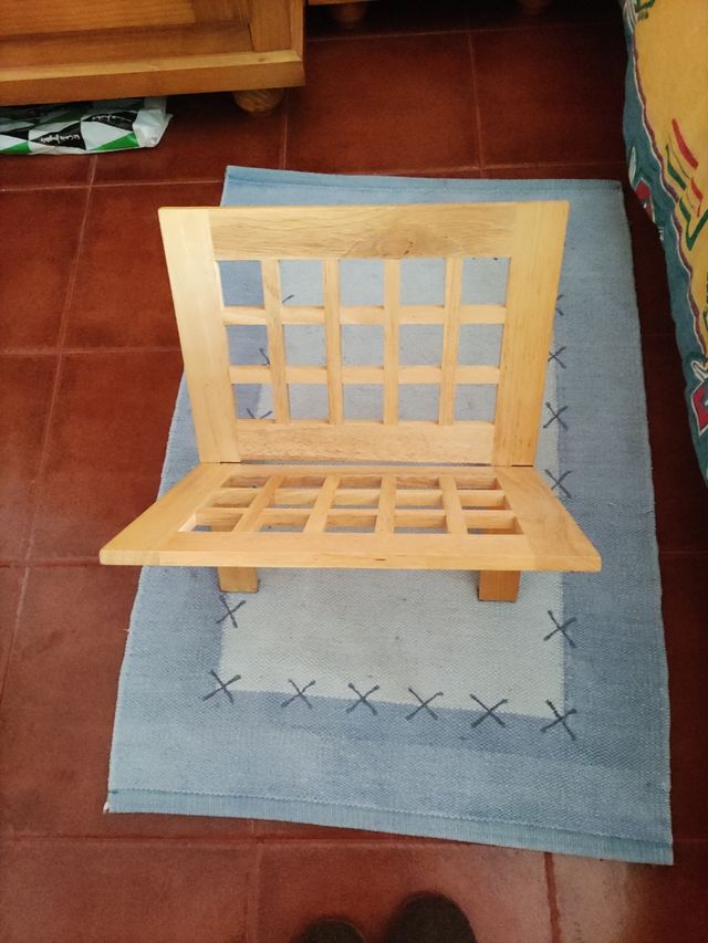 Revistero de madera