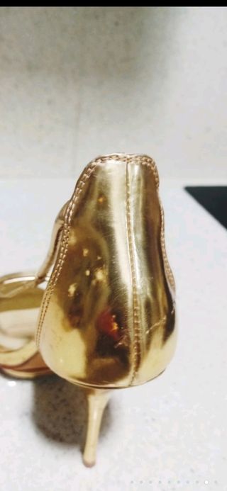 Sandalias Buffalo Doradas Tacón.T 38.Muy Elegante!