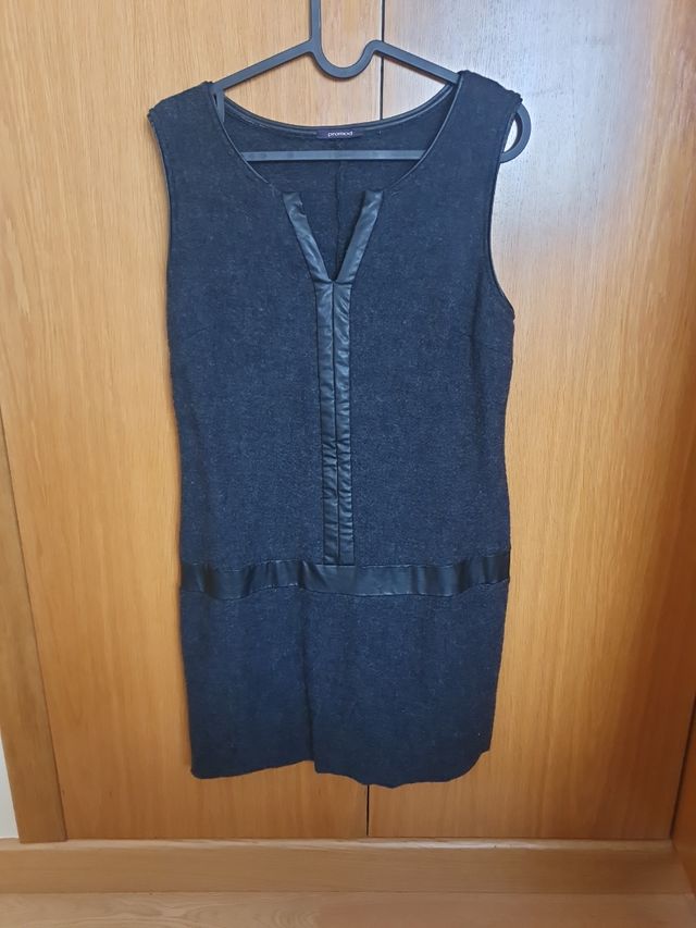 vestido lana gris con detalles efecto piel