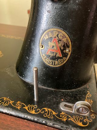 Máquina de coser ALFA antigua
