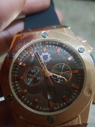 RELOJ DORADO CON PULSERA DE CAUCHO (ENVIO GRATIS)