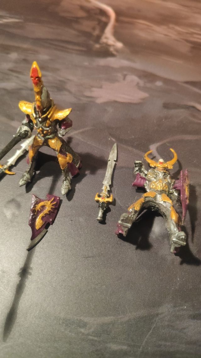 Figuras de Caballeros de Warhammer