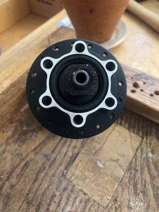 Buje Shimano HB-M525A rueda delantera