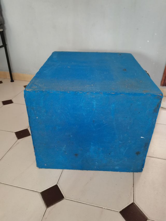 Cajon de sonido cn altavoz de 1000