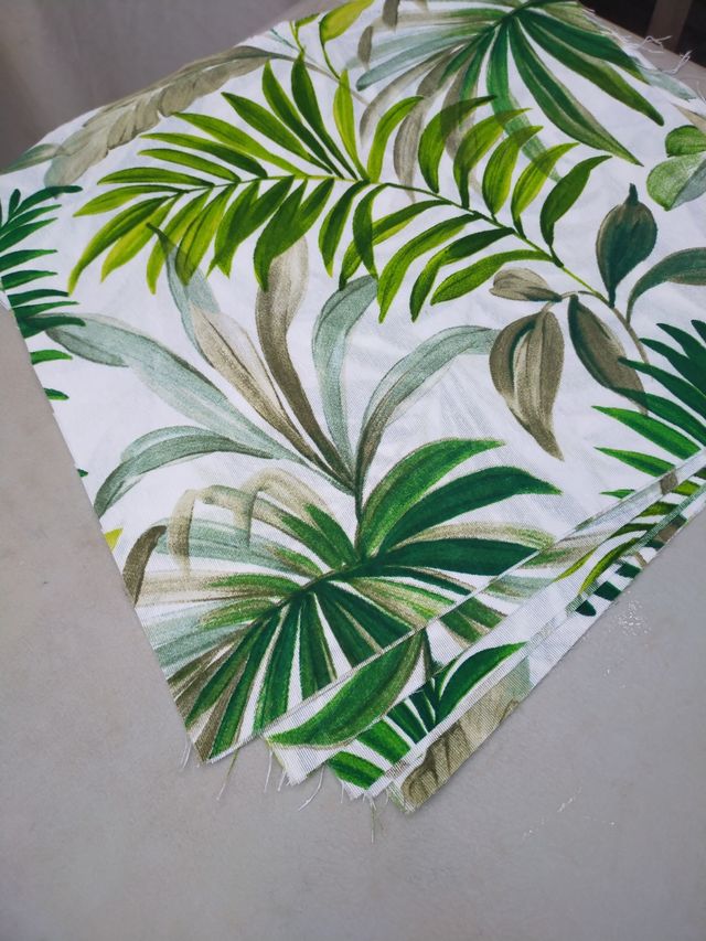 Lote 8 retales tropical. Medida 0.38x0.40