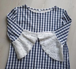 blusa azul y blanca encaje