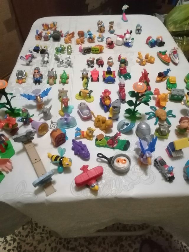 Lote de Figuras de Kinder