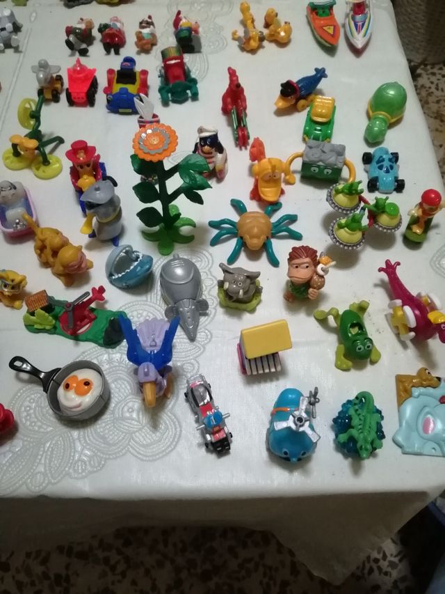Lote de Figuras de Kinder