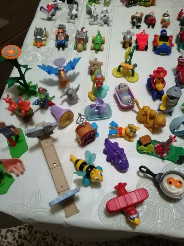 Lote de Figuras de Kinder