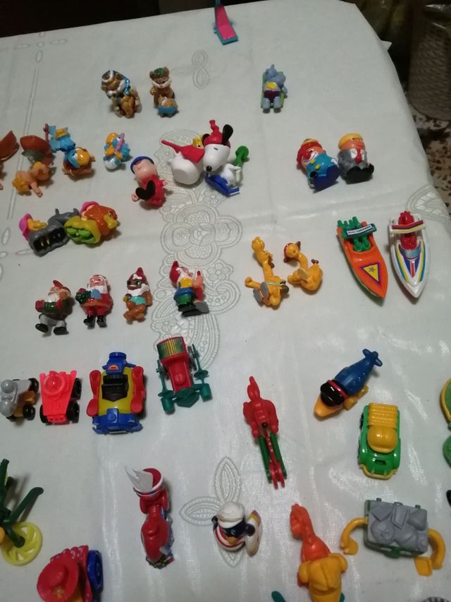 Lote de Figuras de Kinder