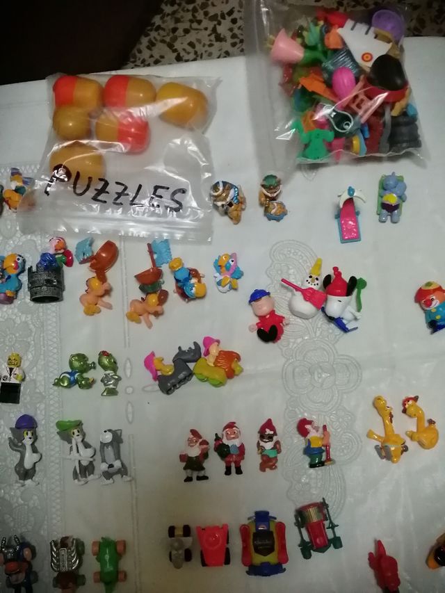 Lote de Figuras de Kinder
