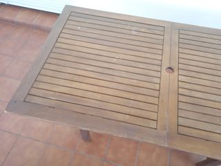 mesa de madera y 4 silla