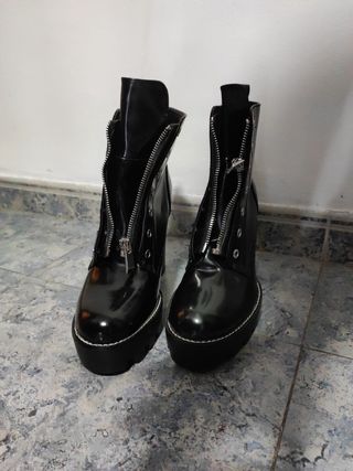Botas Charol mujer negras Zara n° 41.
Botines