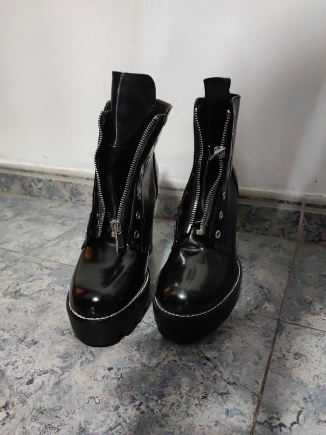 Botas Charol mujer negras Zara n° 41. Botines