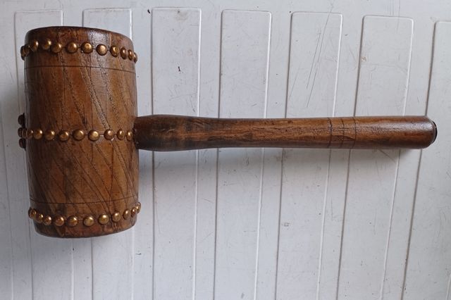 martello vintage in legno 
