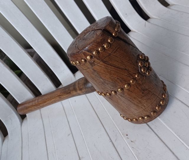 martello vintage in legno 