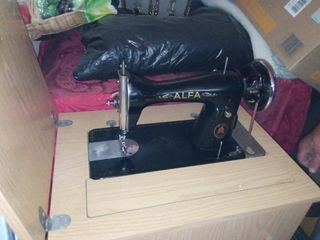 Maquina de coser Alfa