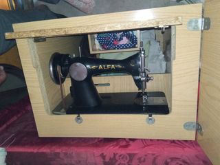Maquina de coser Alfa