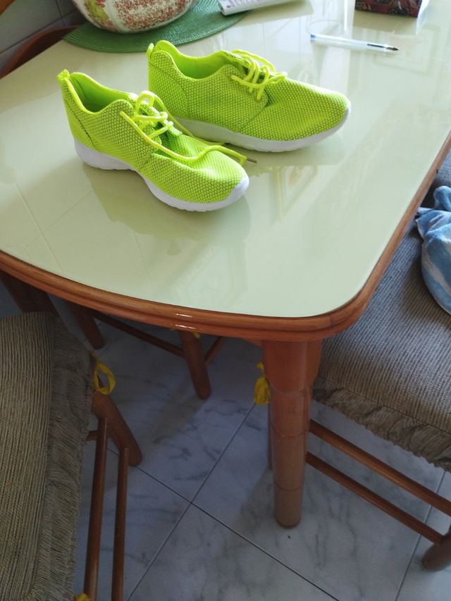 se vende tenis