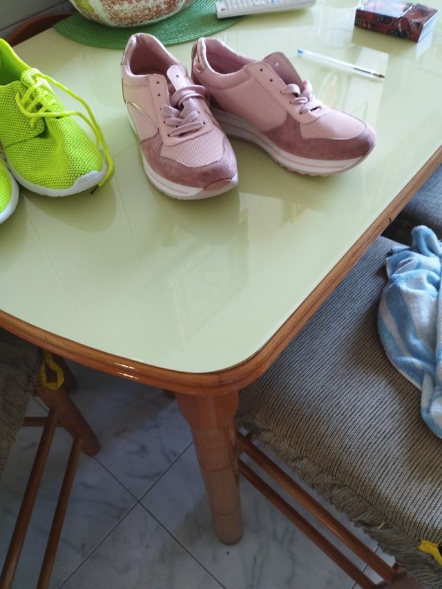 se vende tenis