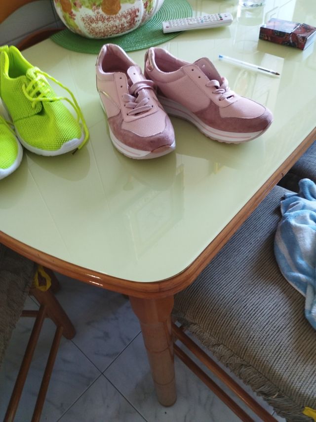 se vende tenis