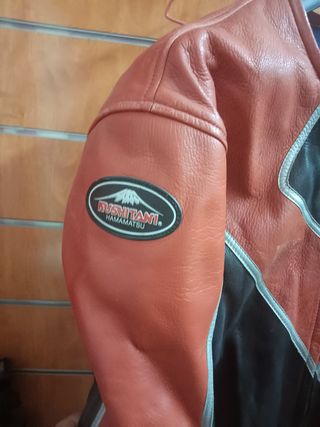 se vende mono de cuero