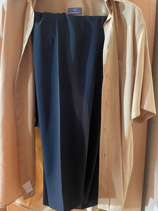 Traje de hombre con camisa y corbata