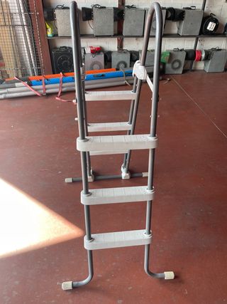 Escalera piscina 