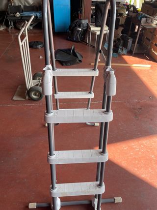 Escalera piscina 
