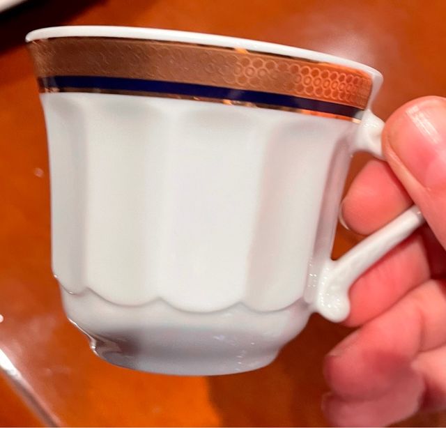 Vajilla Capeans y juego café dorada y azul