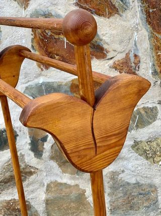 TOALLERO RÚSTICO DE PINO