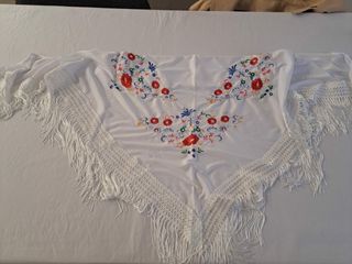 Mantones Chulapa en blanco y rojo